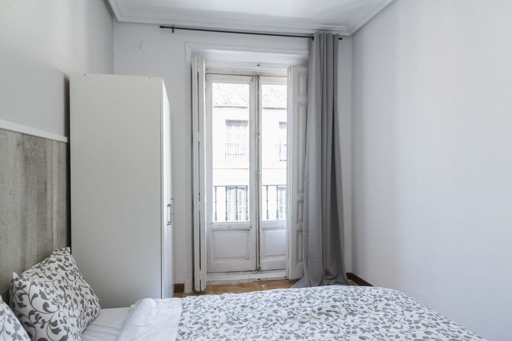 Private room in Madrid photo 3